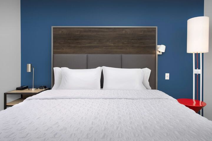 1 King Bed (12 of 16)