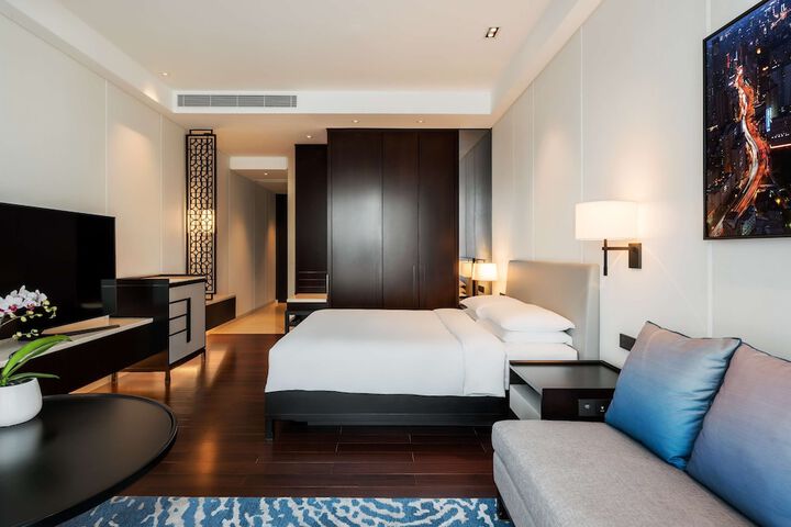 Room 11 of 48