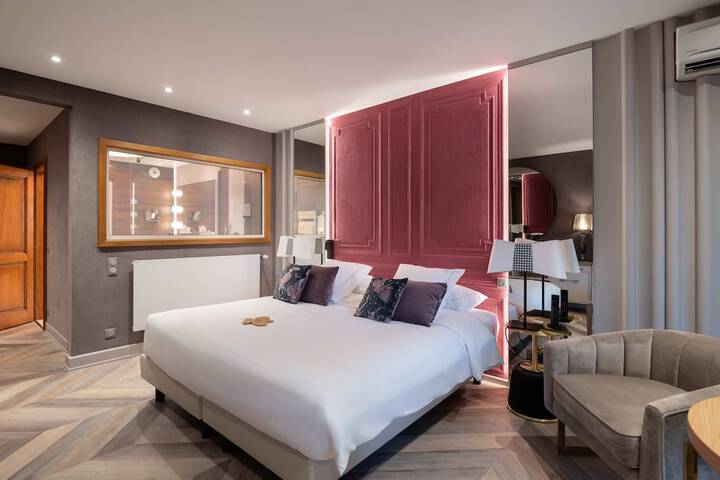 Room 43 of 204