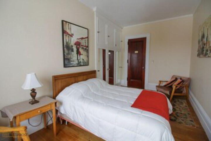 Room 74 of 108
