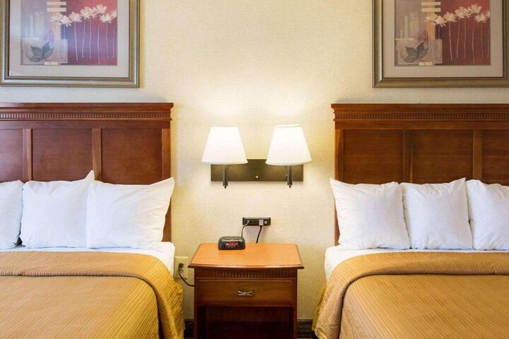2 Double Beds (4 of 5)