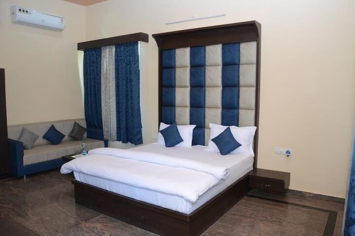 Room 18 of 60