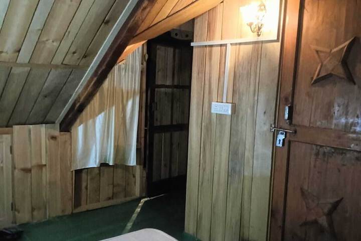 Room 16 of 28