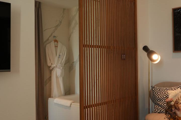 Room 53 of 74