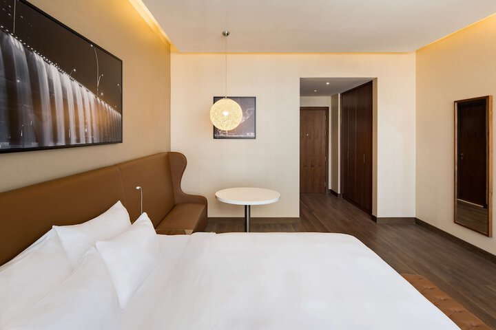 Room 33 of 260