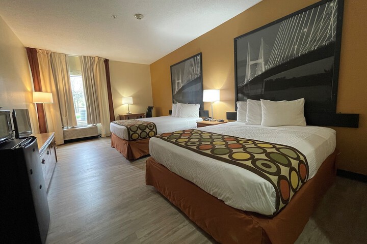 2 Queen Beds (4 of 18)