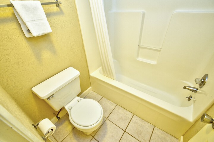 Standard Double Room (6 of 7)