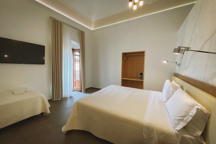 Room 4 of 89