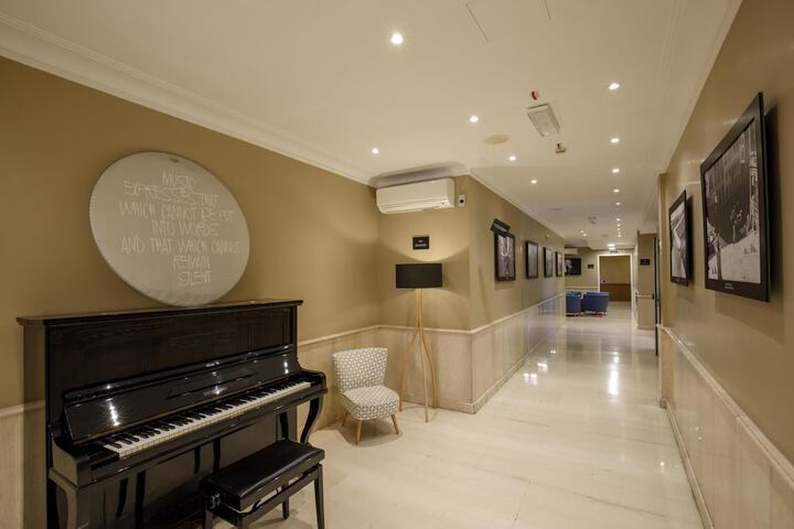 Guest Lobby
