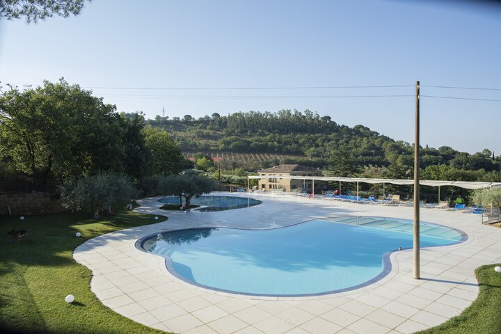 Pool 76 of 149