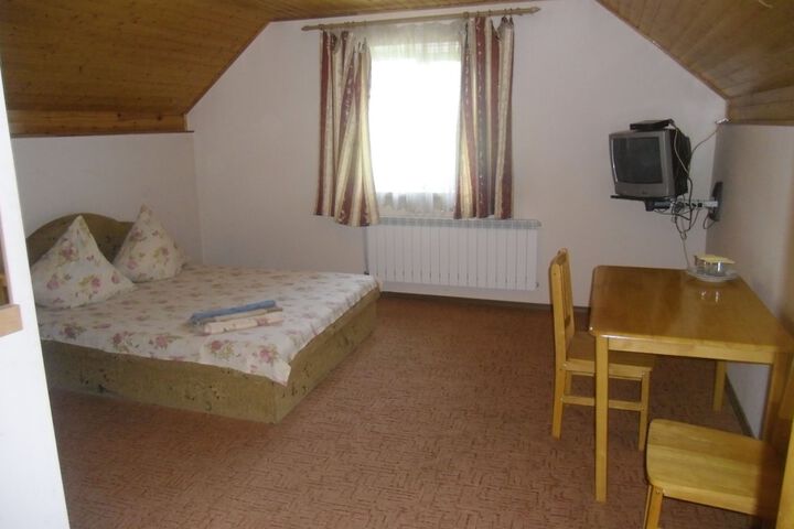 Room 4 of 6