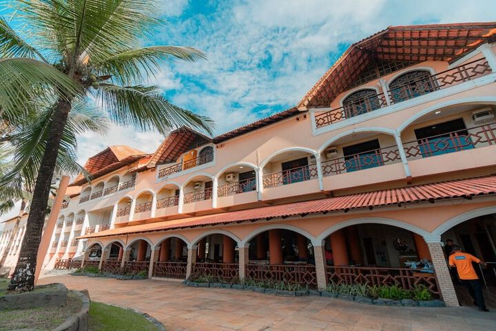 Hotel Exterior 32 of 32