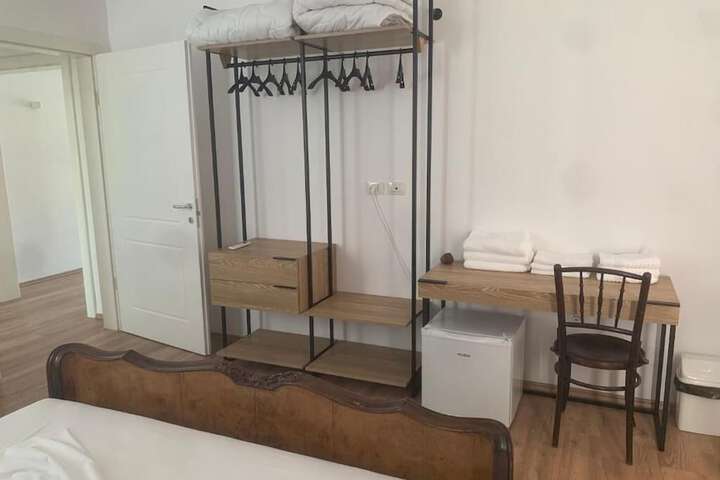 Room 6 of 37