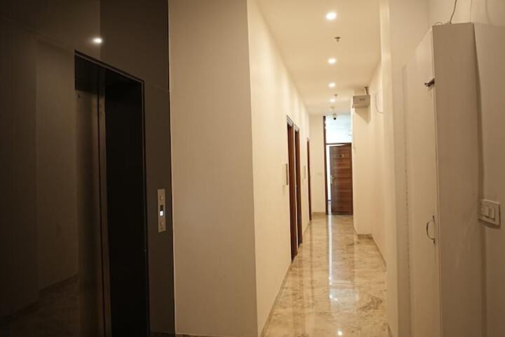 Room 12 of 27