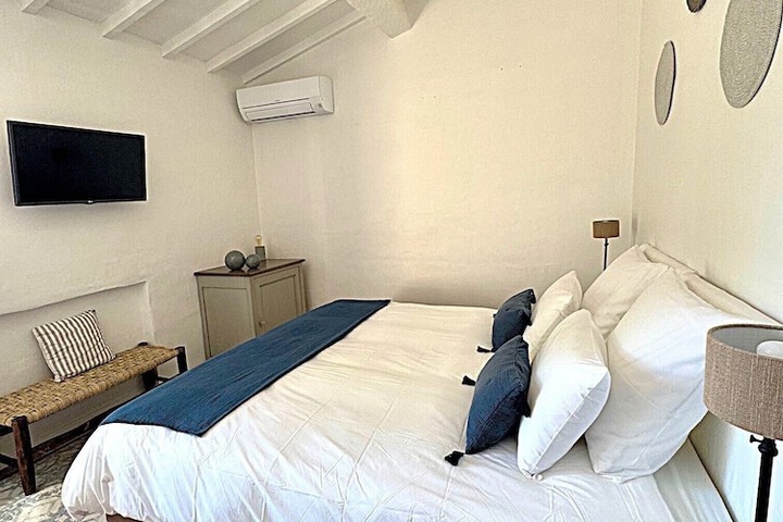 Room 6 of 84