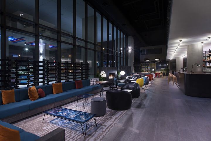 Lounge 71 of 115