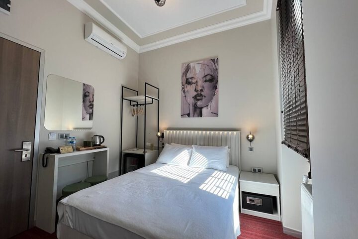 Room 27 of 47