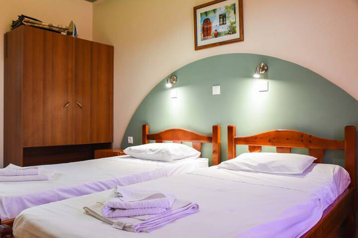Room 3 of 42