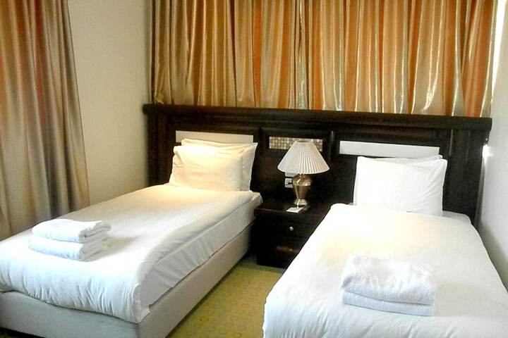 Room 5 of 18