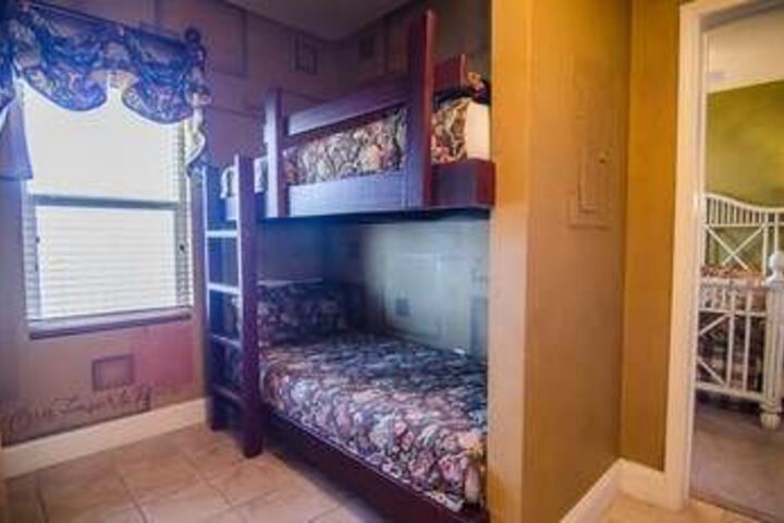 Room 34 of 130