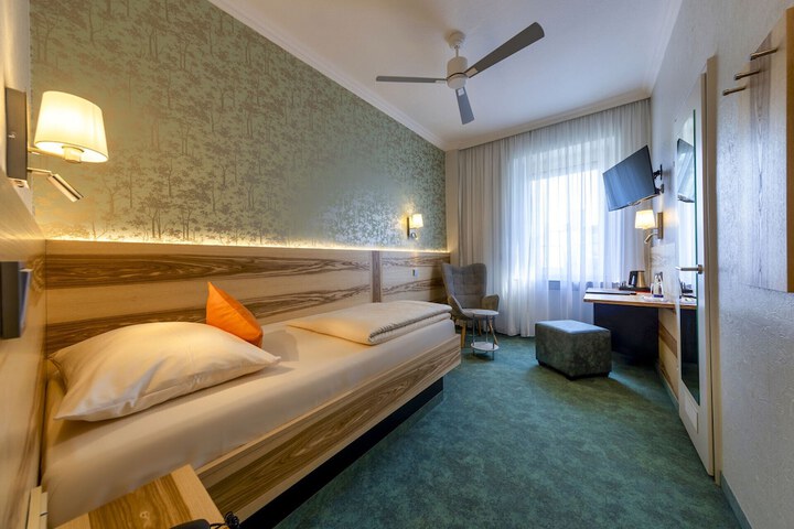 Room 6 of 38