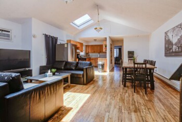 Photo of Spacious 5BR 3BA 15 mins to NYC