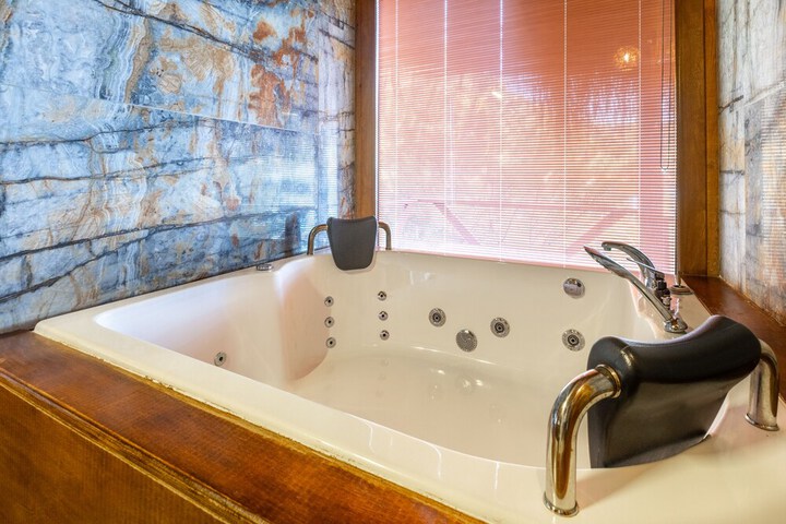 Hot Tub 81 of 125