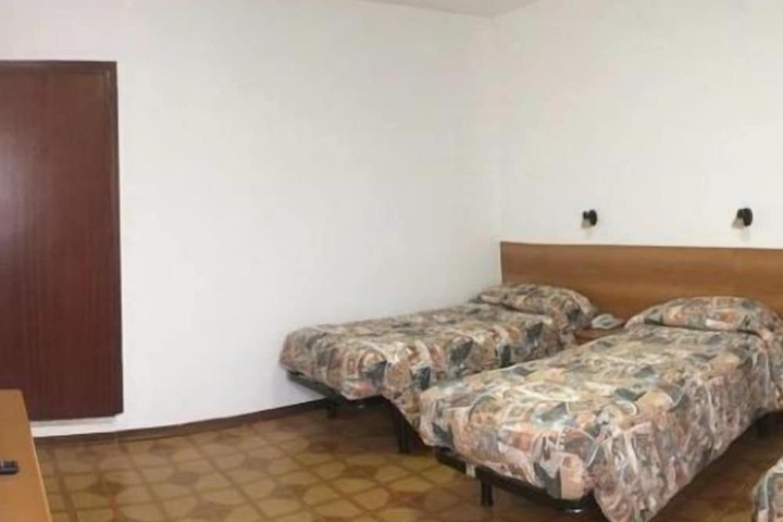 Room 9 of 32