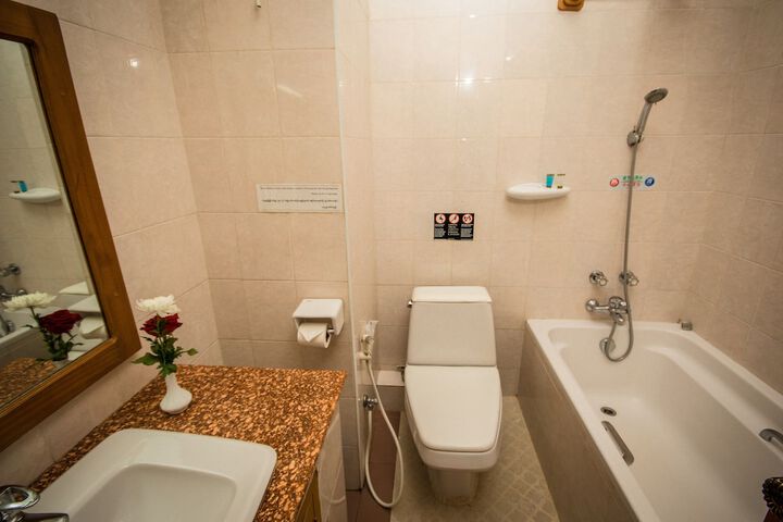 Room 12 of 28