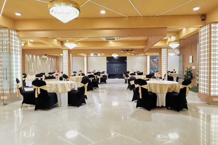 Ballroom/Hall 31 of 32
