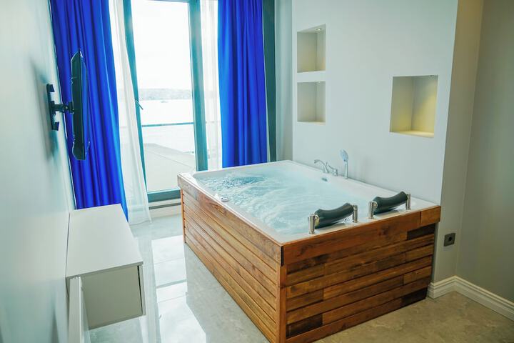 Room 9 of 94