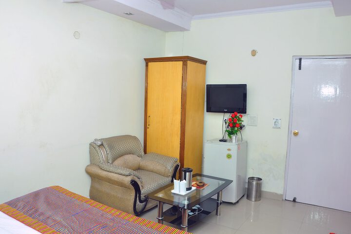 Room 4 of 13
