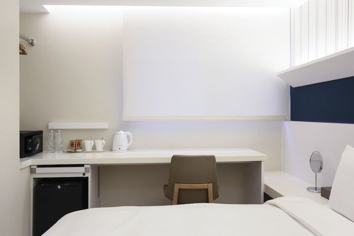Room 6 of 49