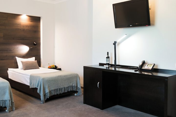 Room 32 of 86