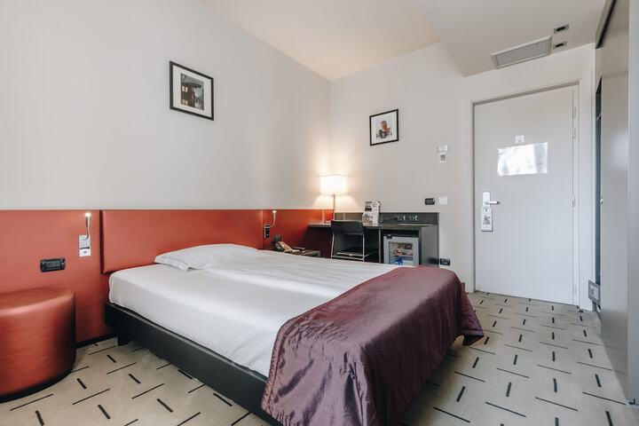 Room 7 of 36