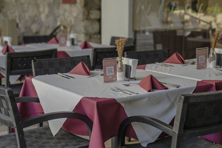 Dining 86 of 128