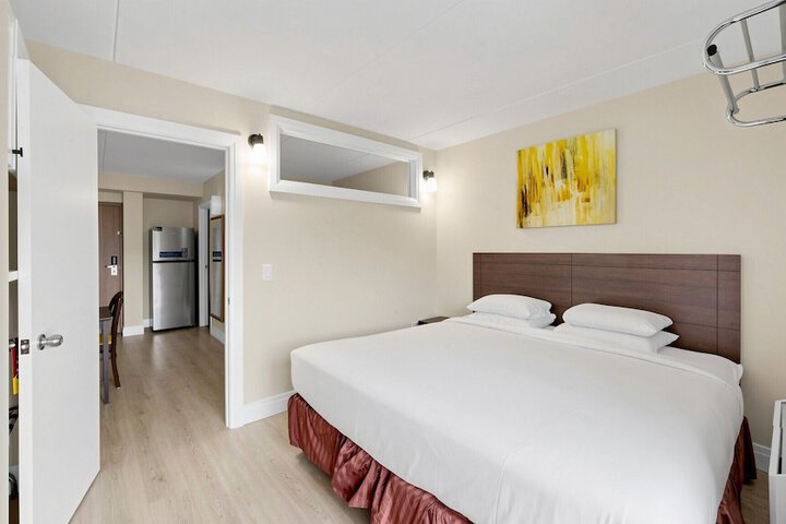 Room 8 of 37