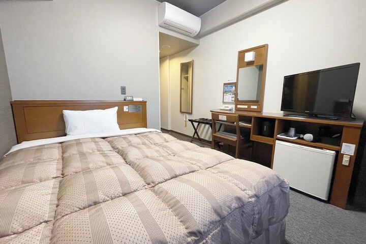 Room 6 of 32
