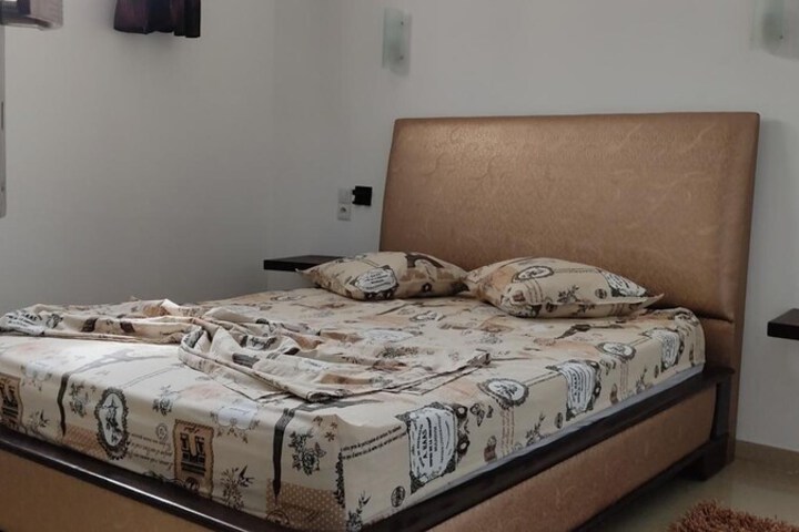 Room 6 of 37