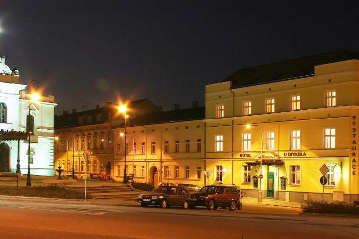 CORNER HOTEL U DIVADLA** - ZNOJMO