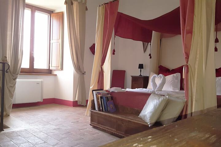 Room 3 of 73