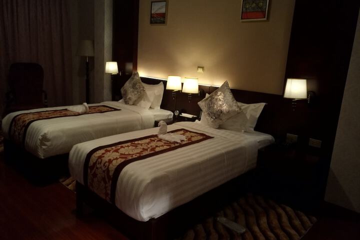 Room 10 of 34