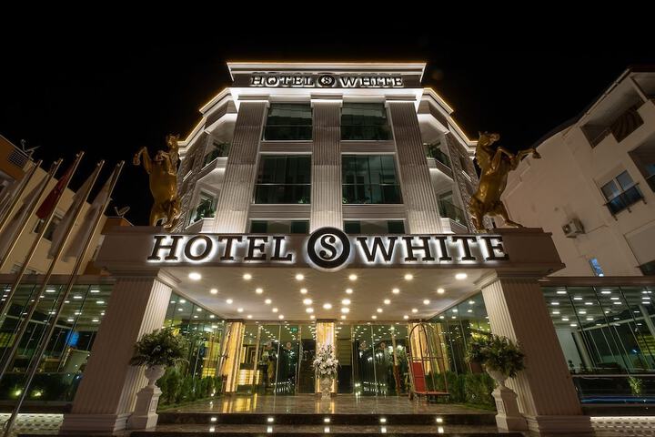 Exterior of S White Hotel