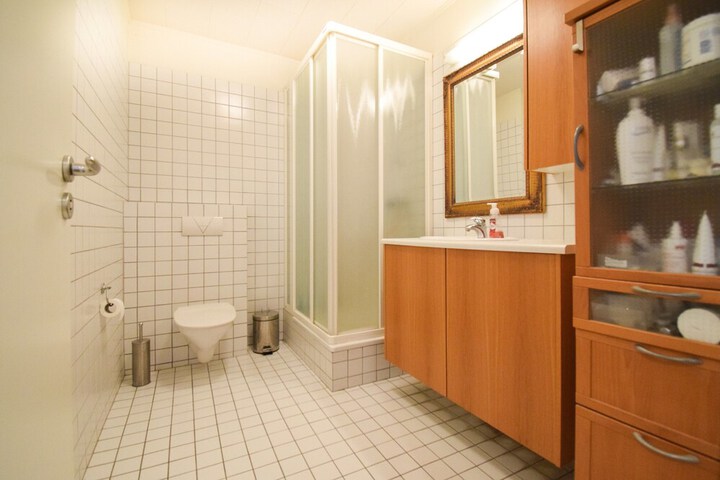 Room 33 of 42