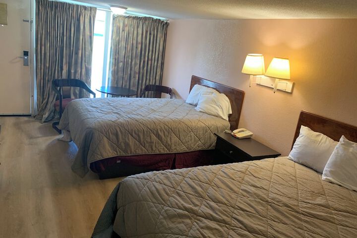 2 Double Beds (8 of 8)