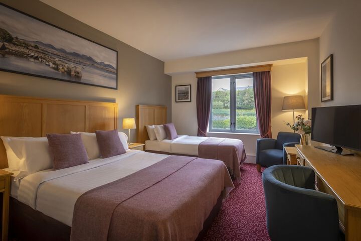 Room 2 of 28