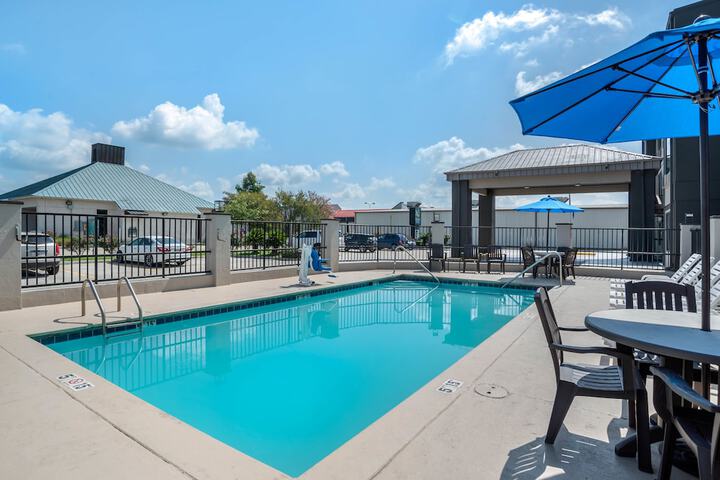 Pool 49 of 68