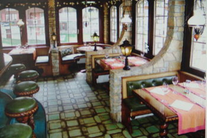 Dining 17 of 19