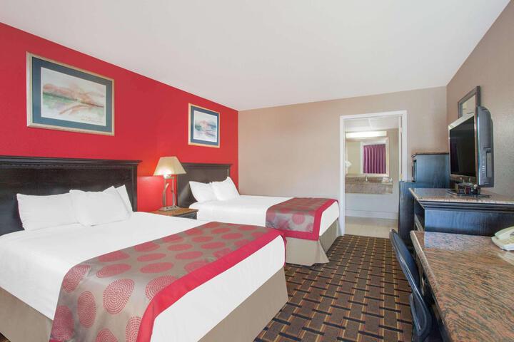 2 Double Beds Room (2 of 10)