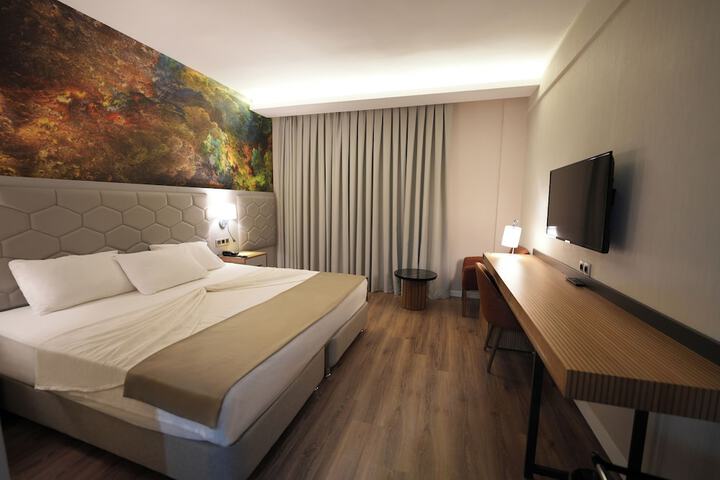 Room 7 of 28